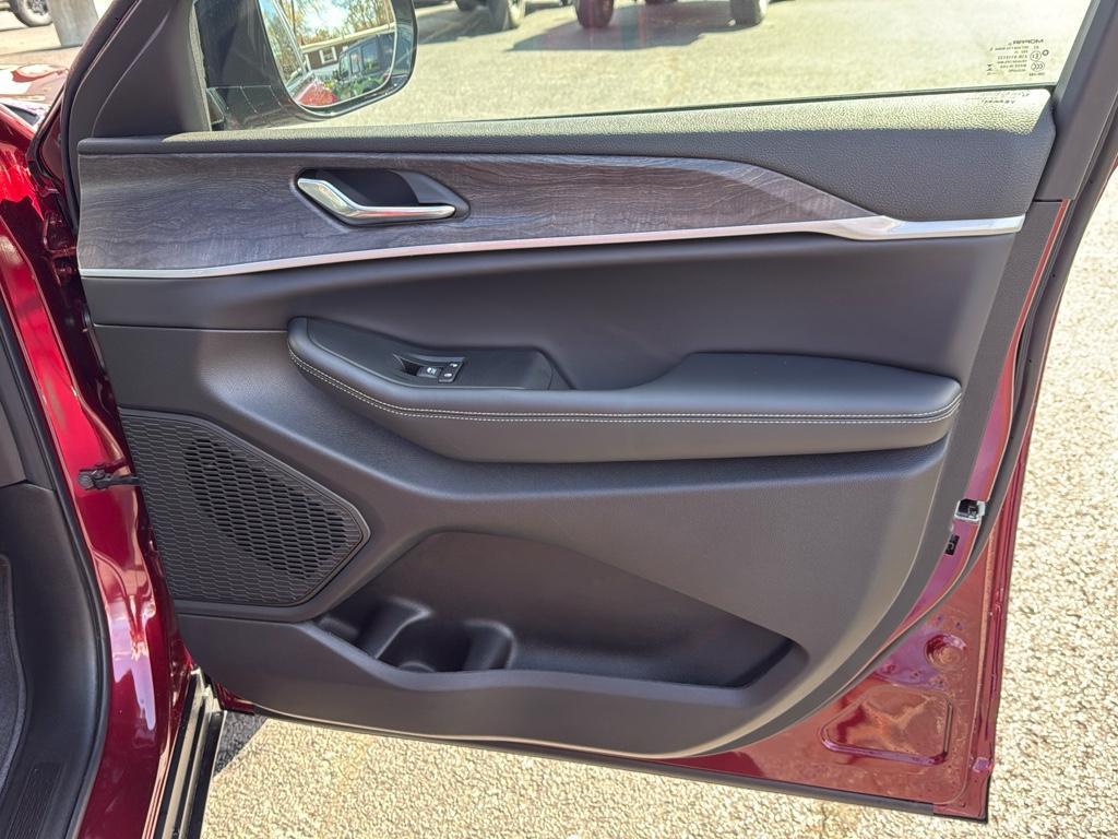 new 2025 Jeep Grand Cherokee L car, priced at $52,110