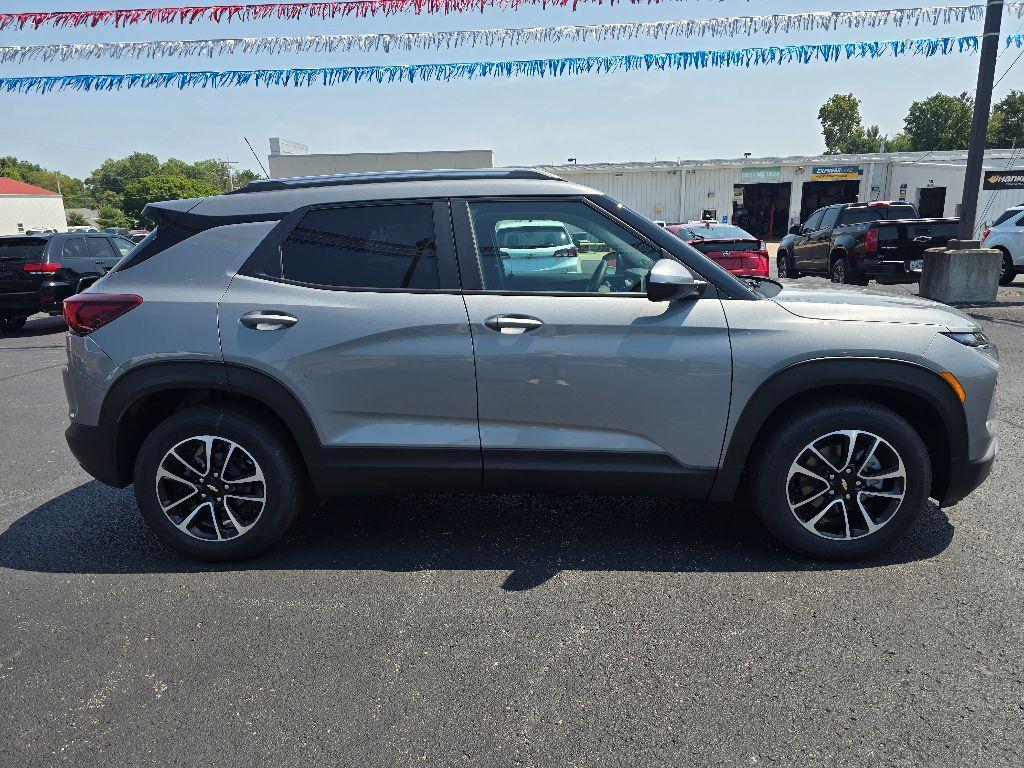 new 2025 Chevrolet TrailBlazer car, priced at $28,575