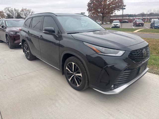 used 2021 Toyota Highlander car, priced at $31,999