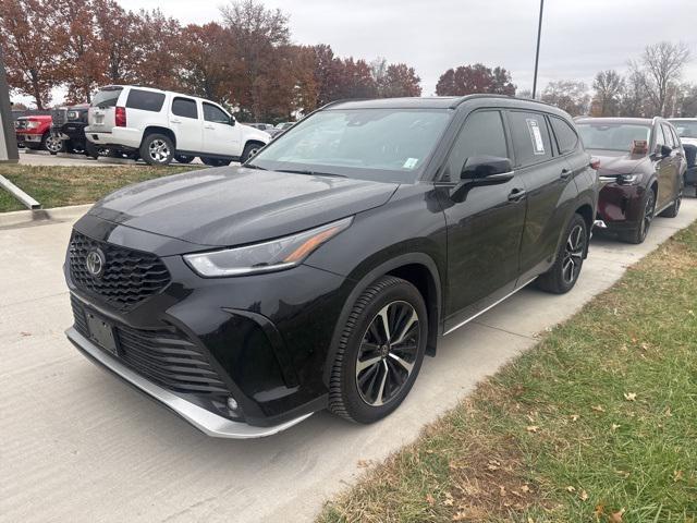 used 2021 Toyota Highlander car, priced at $31,999