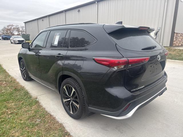 used 2021 Toyota Highlander car, priced at $31,999