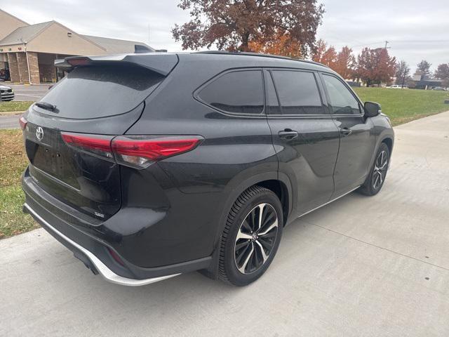 used 2021 Toyota Highlander car, priced at $31,999