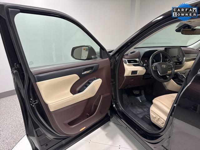 used 2021 Toyota Highlander Hybrid car, priced at $33,985