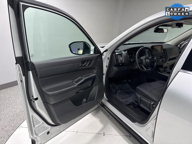 used 2024 Nissan Pathfinder car, priced at $25,000