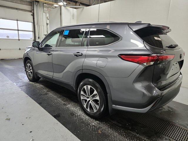 used 2020 Toyota Highlander car, priced at $34,500