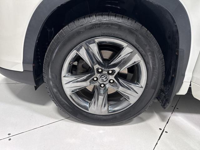 used 2018 Toyota Highlander car, priced at $29,465