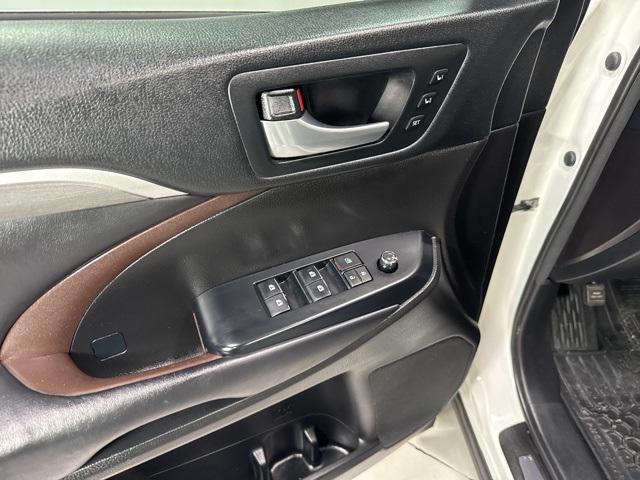used 2018 Toyota Highlander car, priced at $29,465