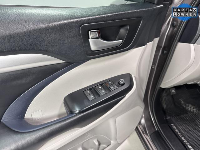 used 2019 Toyota Highlander car, priced at $28,985