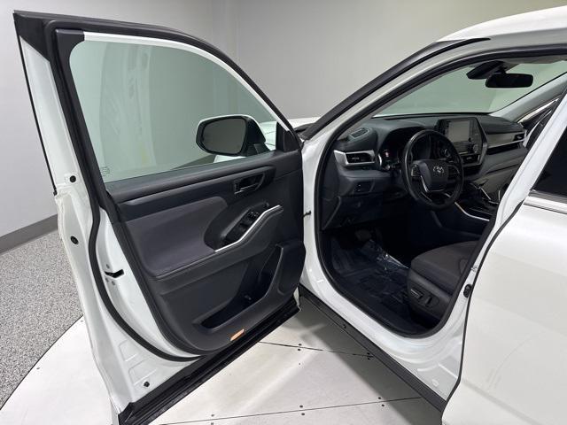 used 2021 Toyota Highlander car, priced at $26,689