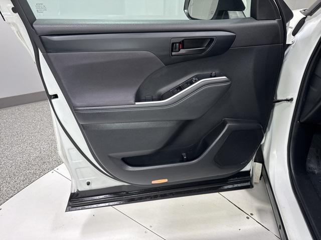 used 2021 Toyota Highlander car, priced at $26,689