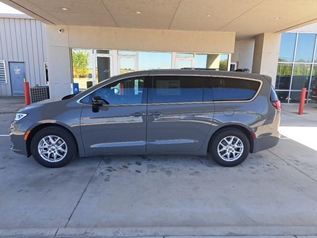 new 2025 Chrysler Pacifica car, priced at $39,467