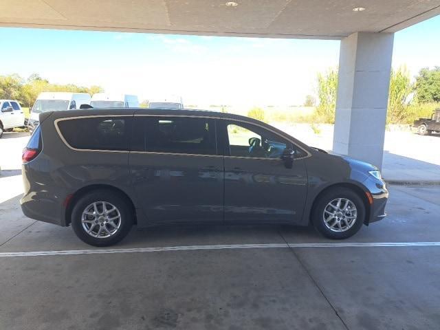 new 2025 Chrysler Pacifica car, priced at $39,467