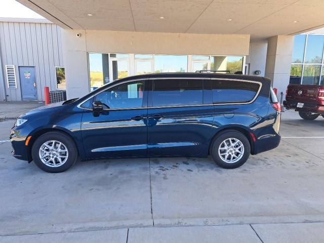 new 2025 Chrysler Pacifica car, priced at $42,640