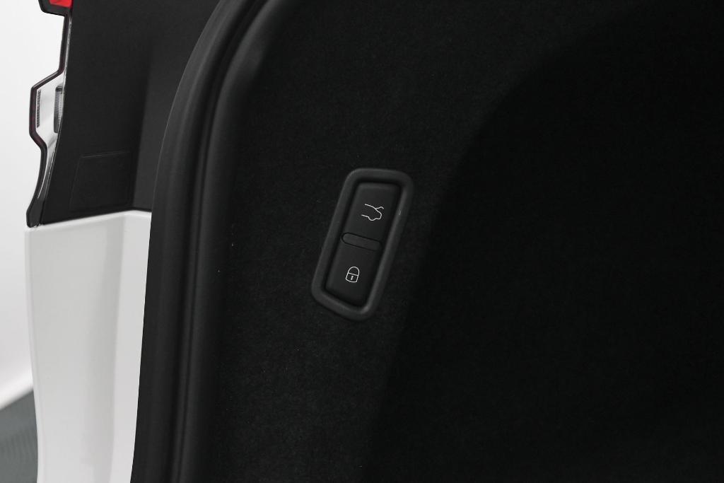 new 2024 Maserati Levante car, priced at $103,495