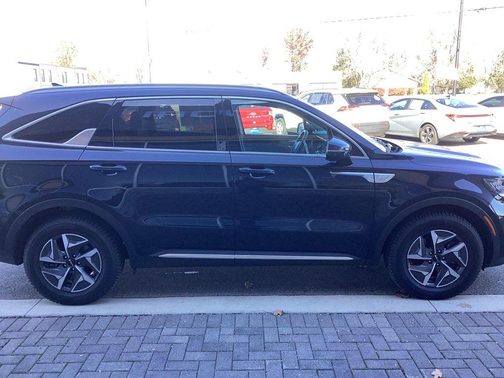 used 2022 Kia Sorento Hybrid car, priced at $25,999