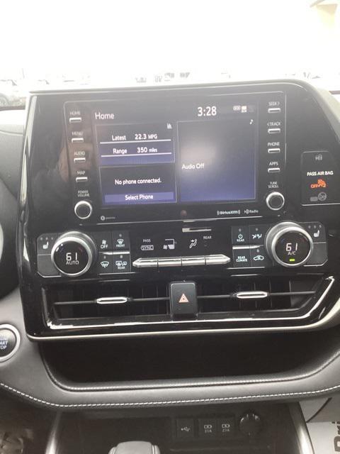 used 2021 Toyota Highlander car, priced at $29,495