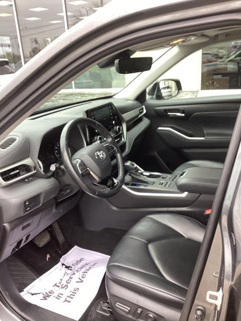 used 2021 Toyota Highlander car, priced at $29,495