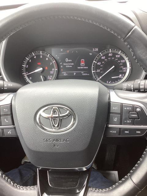 used 2021 Toyota Highlander car, priced at $29,495