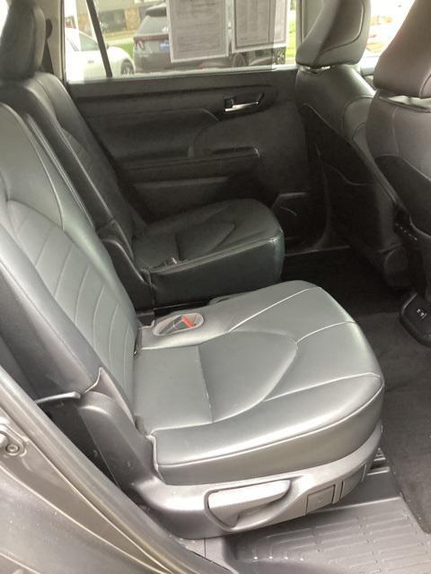 used 2021 Toyota Highlander car, priced at $29,495