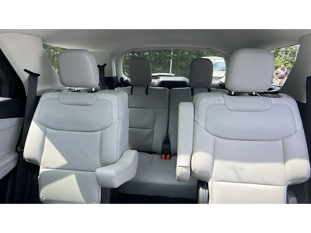 new 2025 Ford Explorer car