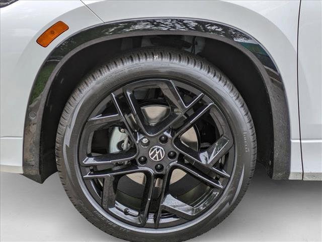 new 2025 Volkswagen Tiguan car, priced at $37,702