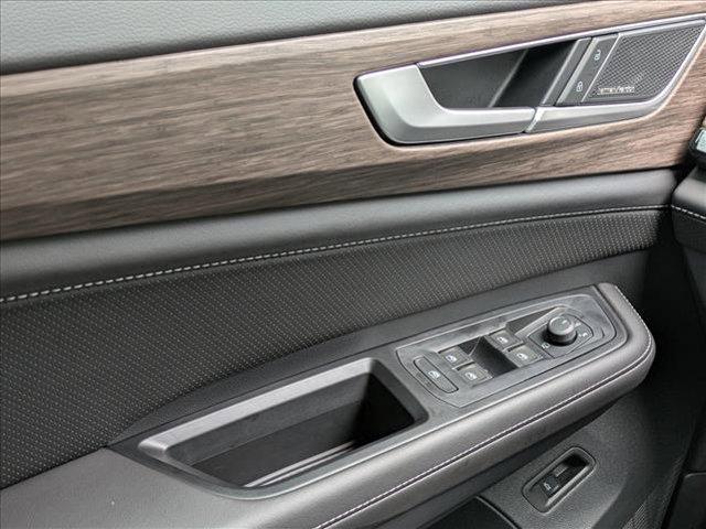 new 2025 Volkswagen Atlas car, priced at $52,746