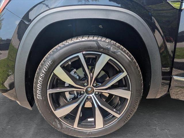 new 2025 Volkswagen Atlas car, priced at $52,696