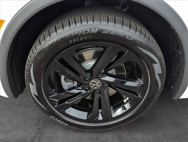 new 2024 Volkswagen Tiguan car, priced at $37,536