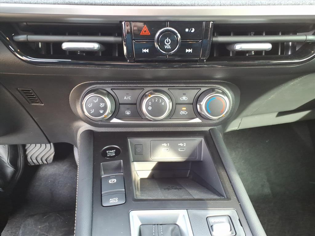 new 2025 Nissan Kicks car, priced at $25,060