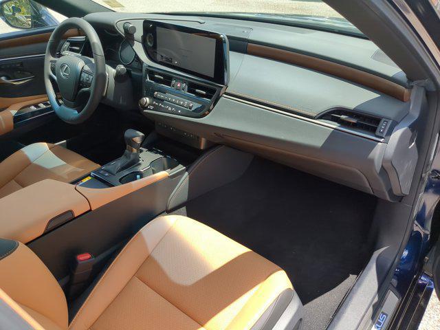 new 2025 Lexus ES 300h car, priced at $48,356