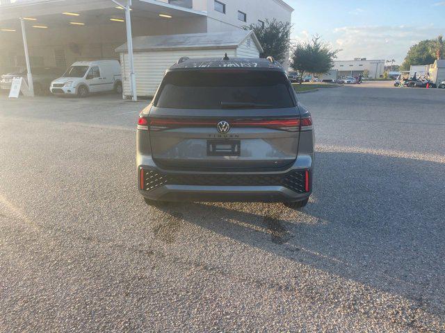 used 2025 Volkswagen Tiguan car, priced at $33,412