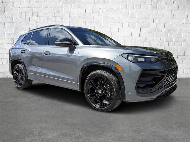 used 2025 Volkswagen Tiguan car, priced at $32,888