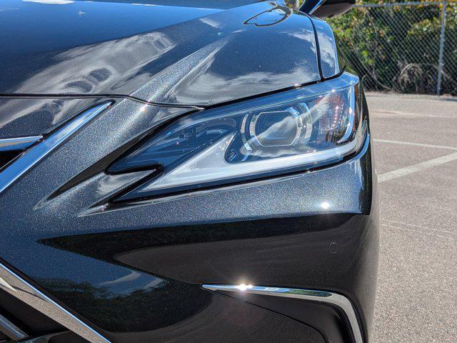 new 2025 Lexus ES 300h car, priced at $51,507