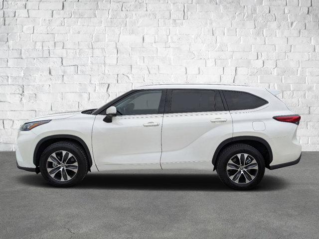 used 2020 Toyota Highlander car, priced at $30,988