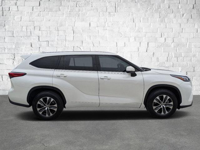 used 2020 Toyota Highlander car, priced at $30,988