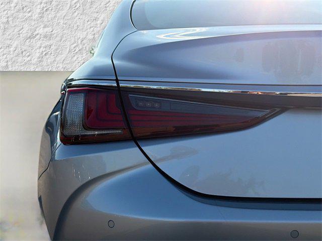 new 2025 Lexus ES 350 car, priced at $45,856