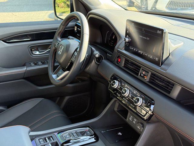 used 2025 Honda Pilot car, priced at $41,888