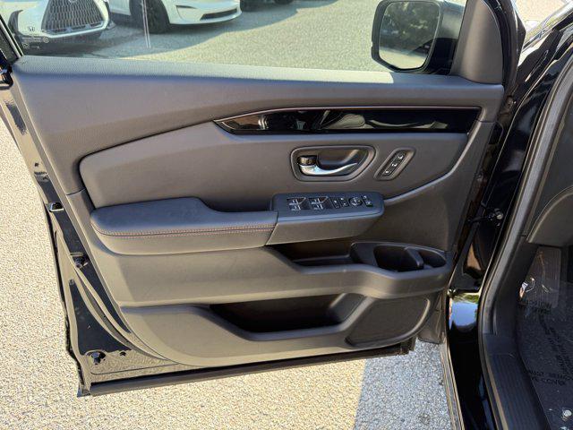 used 2025 Honda Pilot car, priced at $41,888