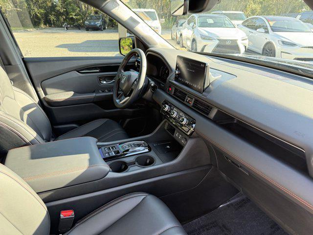 used 2025 Honda Pilot car, priced at $41,888