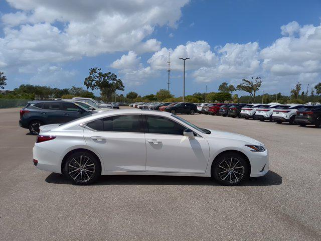 new 2025 Lexus ES 300h car, priced at $48,816