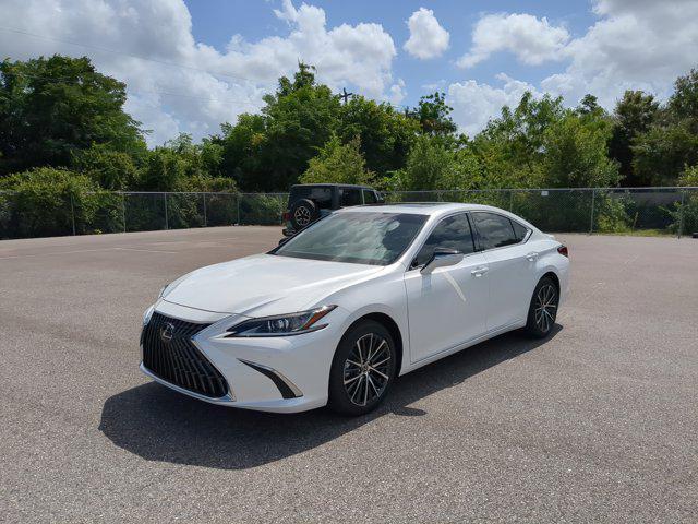 new 2025 Lexus ES 300h car, priced at $48,816