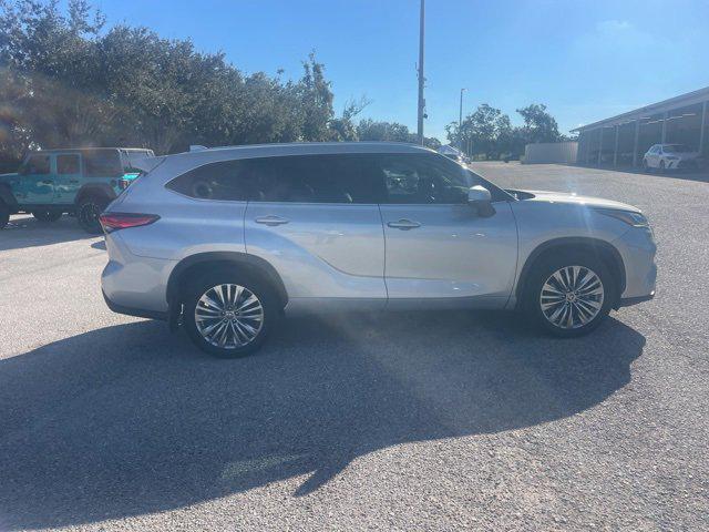 used 2023 Toyota Highlander car, priced at $38,657