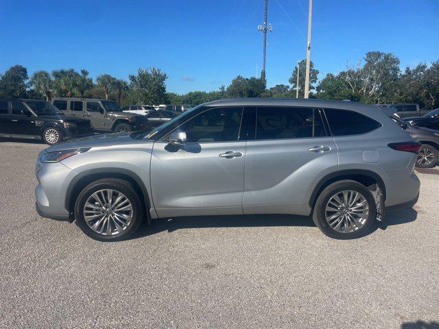 used 2023 Toyota Highlander car, priced at $38,657