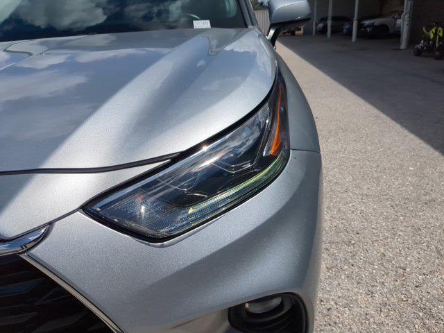used 2023 Toyota Highlander car, priced at $37,116