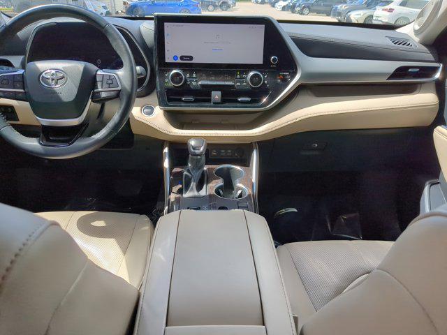 used 2023 Toyota Highlander car, priced at $37,116
