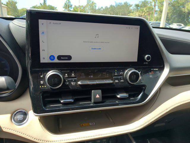 used 2023 Toyota Highlander car, priced at $37,116