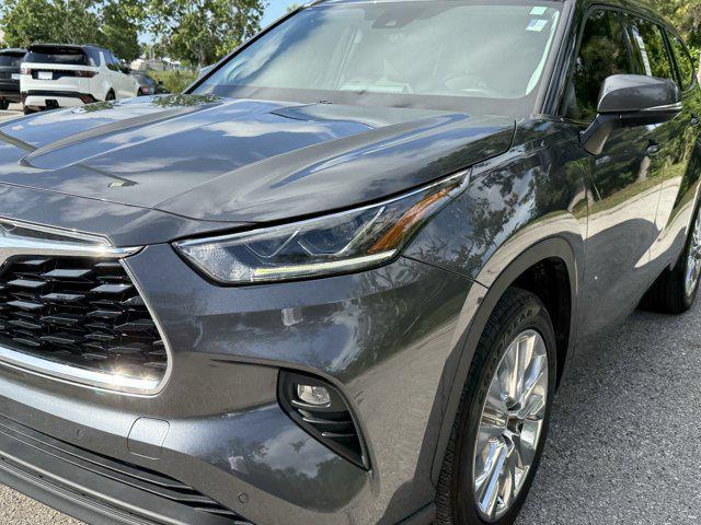 used 2020 Toyota Highlander car, priced at $31,589