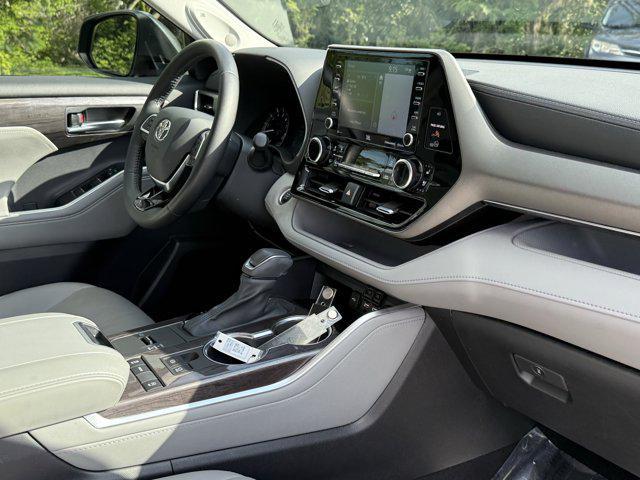 used 2020 Toyota Highlander car, priced at $31,589