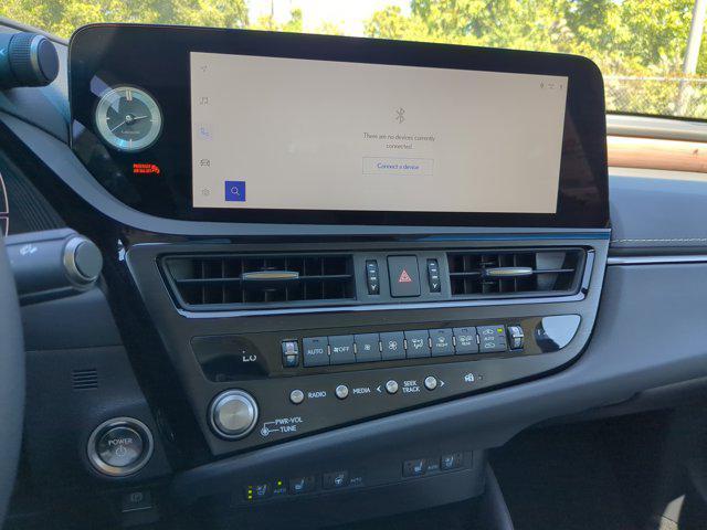 new 2025 Lexus ES 300h car, priced at $48,356