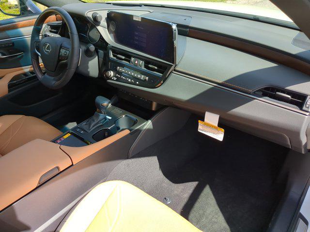 new 2025 Lexus ES 300h car, priced at $52,000